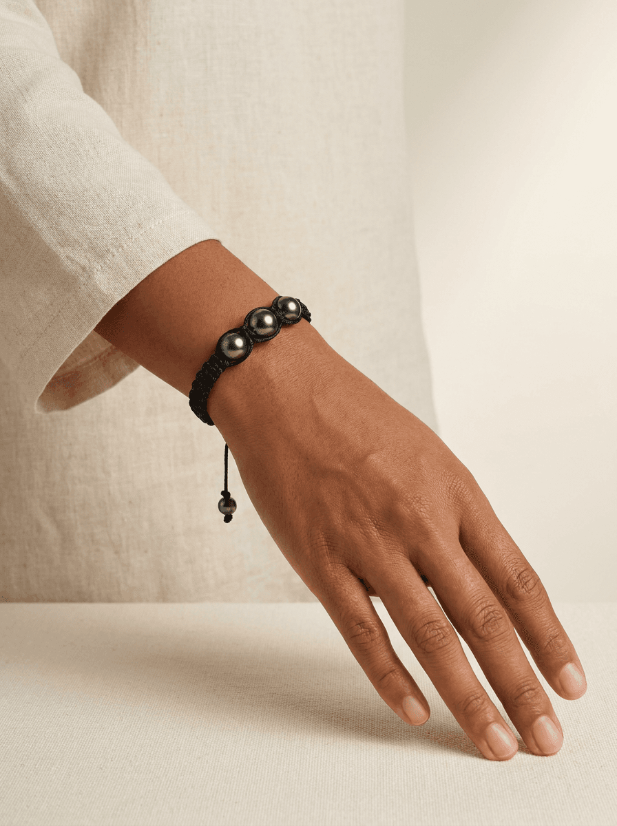 Bracelet 5 Pearl — on model