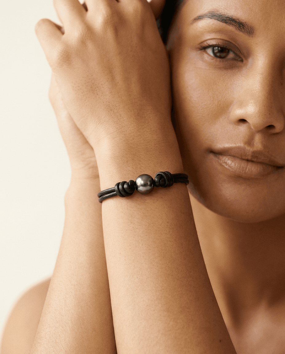 Bracelet BXA — on model